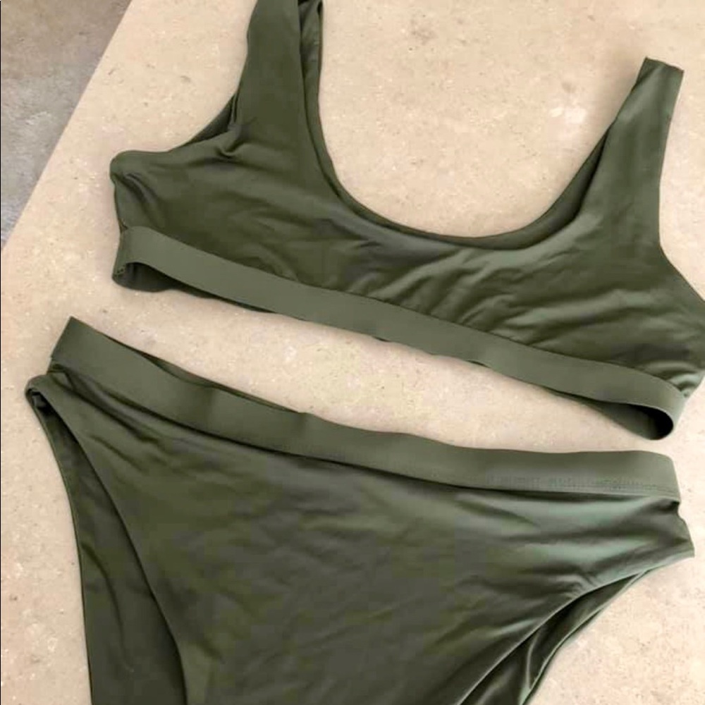 Dippin Daisy’s Bikini size L- BRAND NEW